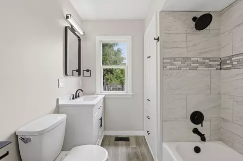 Bath - 2306 E Nora Ave, Spokane, WA 99207 photo 1 of 2