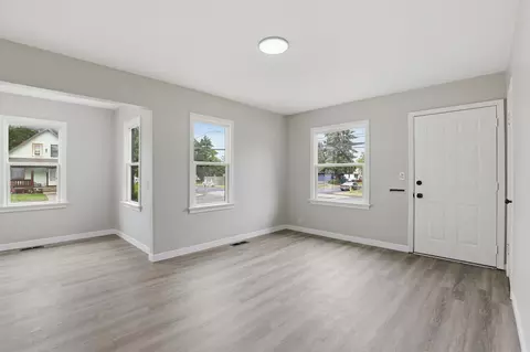 Living - 2306 E Nora Ave, Spokane, WA 99207 photo 3 of 4