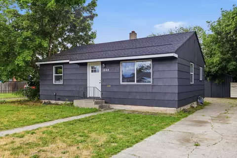 Exterior - 1644 E Longfellow Ave, Spokane, WA 99207 photo 2 of 4