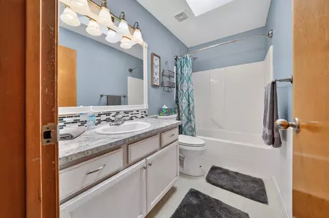 Bath - 18520 E 9th Ct, Spokane Valley, WA 99016 photo 5 of 10