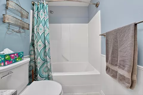Bath - 18520 E 9th Ct, Spokane Valley, WA 99016 photo 7 of 10
