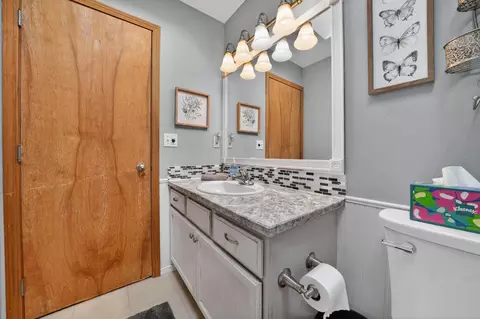Bath - 18520 E 9th Ct, Spokane Valley, WA 99016 photo 6 of 10