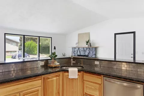 Kitchen - 14406 E 7th Ave, Spokane Valley, WA 99216 photo 5 of 6