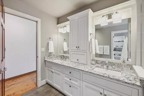 Bath - 1632 E 33rd Ave, Spokane, WA 99203 photo 2 of 4