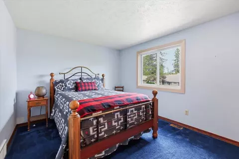 Bedroom - 1632 E 33rd Ave, Spokane, WA 99203 photo 4 of 6