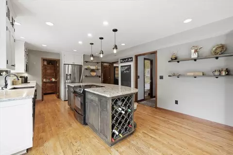 Kitchen - 1632 E 33rd Ave, Spokane, WA 99203 photo 4 of 4