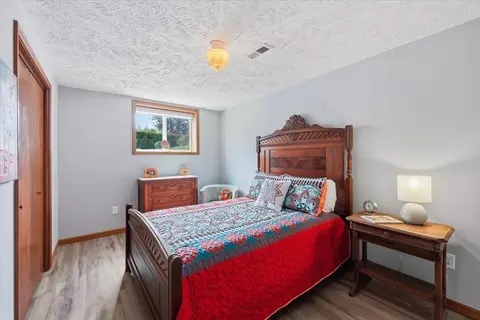 Bedroom - 1632 E 33rd Ave, Spokane, WA 99203 photo 6 of 6