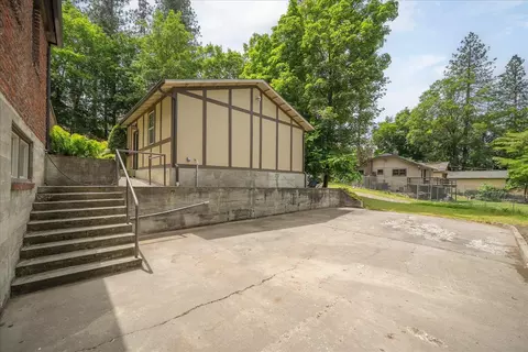 Exterior - 2107 E 16th Ave, Spokane, WA 99203 photo 10 of 15