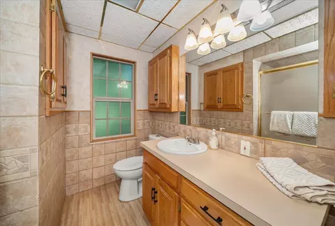 Bath - 2107 E 16th Ave, Spokane, WA 99203 photo 3 of 6