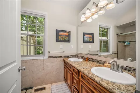 Bath - 2107 E 16th Ave, Spokane, WA 99203 photo 1 of 6