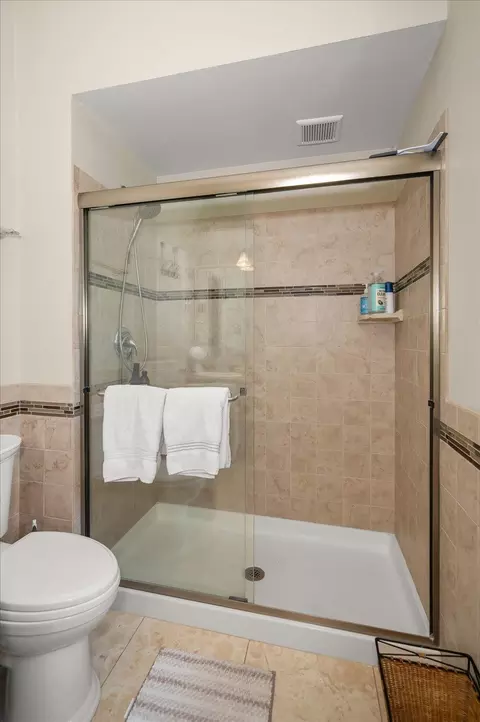 Bath - 2107 E 16th Ave, Spokane, WA 99203 photo 2 of 6