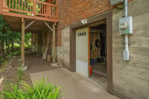Exterior - 2107 E 16th Ave, Spokane, WA 99203 photo 9 of 15