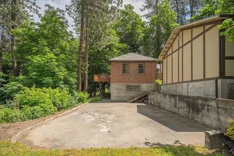 Exterior - 2107 E 16th Ave, Spokane, WA 99203 photo 12 of 15
