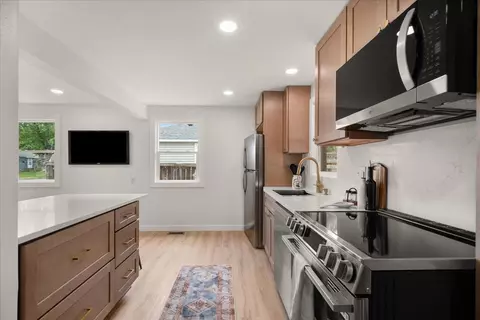 Kitchen - 1224 E Central Ave, Spokane, WA 99208 photo 2 of 4