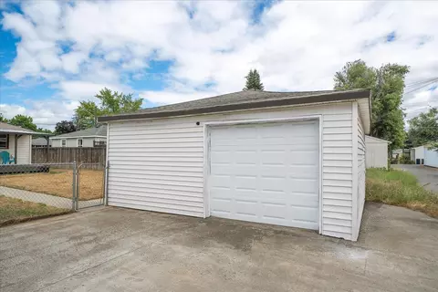 Exterior - 1224 E Central Ave, Spokane, WA 99208 photo 5 of 6