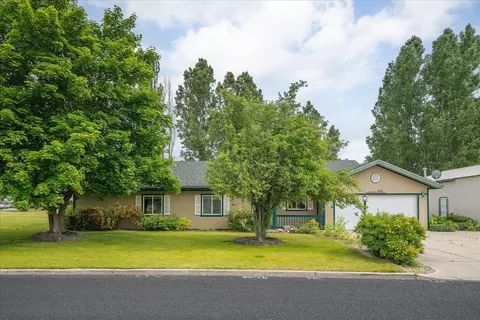 1418 E 3rd St, Deer Park, WA 99006