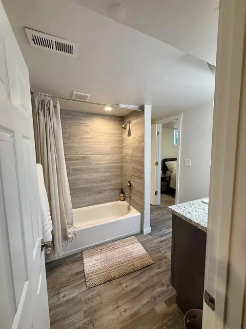 Bath - 2114 E Rowan Dr, Spokane, WA 99207 photo 2 of 3