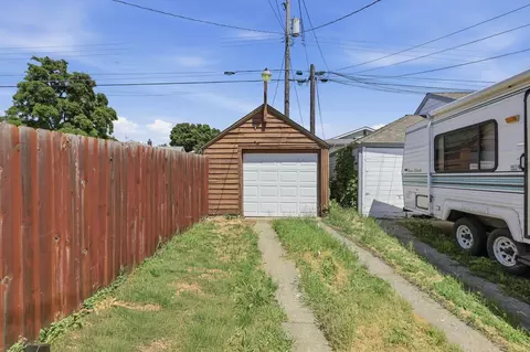Exterior - 917 E Glass Ave, Spokane, WA 99207 photo 7 of 9