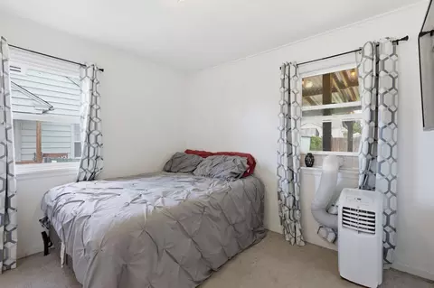 Bedroom - 917 E Glass Ave, Spokane, WA 99207 photo 3 of 4