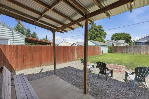 Exterior - 917 E Glass Ave, Spokane, WA 99207 photo 2 of 9