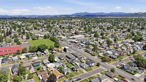 View/Area - 917 E Glass Ave, Spokane, WA 99207 photo 3 of 9
