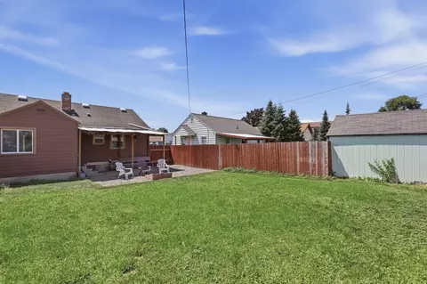 Exterior - 917 E Glass Ave, Spokane, WA 99207 photo 5 of 9