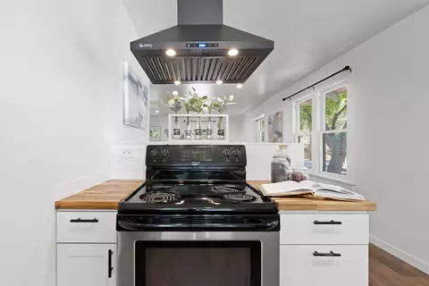 Kitchen - 2803 E Hartson Ave, Spokane, WA 99202 photo 2 of 3
