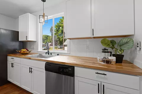 Kitchen - 2803 E Hartson Ave, Spokane, WA 99202 photo 3 of 3