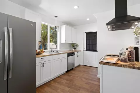 Kitchen - 2803 E Hartson Ave, Spokane, WA 99202 photo 1 of 3