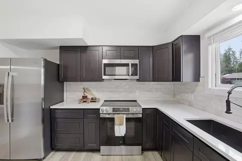 Kitchen - 11406 E 19th Ave, Spokane Valley, WA 99206 photo 2 of 4