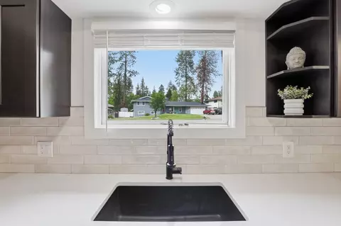 Kitchen - 11406 E 19th Ave, Spokane Valley, WA 99206 photo 3 of 4