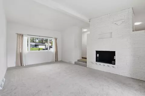 Living - 11406 E 19th Ave, Spokane Valley, WA 99206 photo 3 of 10