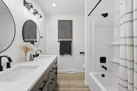 Bath - 11406 E 19th Ave, Spokane Valley, WA 99206 photo 1 of 6