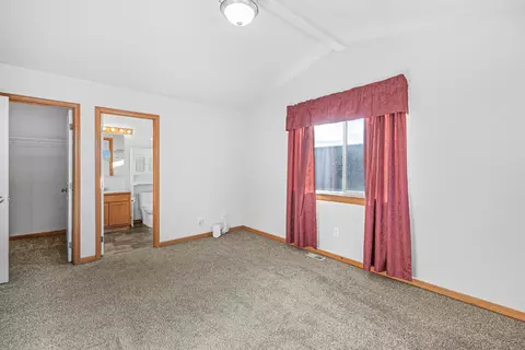 Bedroom - 1706 E Vanetta Ave, Spokane, WA 99217 photo 1 of 7