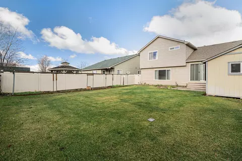 Exterior - 1706 E Vanetta Ave, Spokane, WA 99217 photo 5 of 6