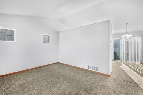 Living - 1706 E Vanetta Ave, Spokane, WA 99217 photo 2 of 5