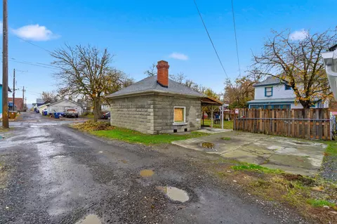 Exterior - 1027 W Maxwell Ave, Spokane, WA 99201 photo 3 of 9