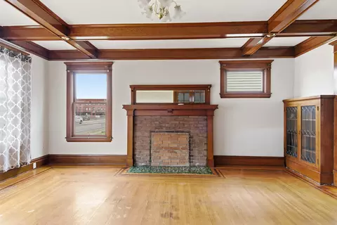 Living - 1027 W Maxwell Ave, Spokane, WA 99201 photo 2 of 8