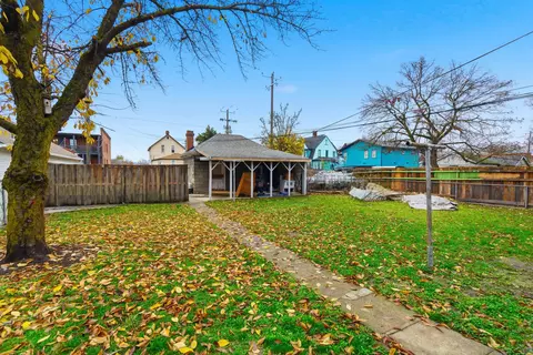 Exterior - 1027 W Maxwell Ave, Spokane, WA 99201 photo 8 of 9