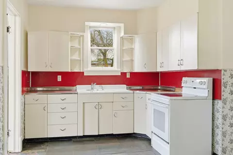 Kitchen - 1027 W Maxwell Ave, Spokane, WA 99201 photo 1 of 4