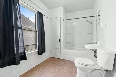 Bath - 1027 W Maxwell Ave, Spokane, WA 99201 photo 2 of 2