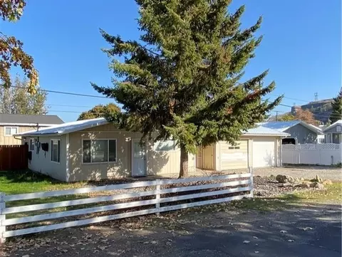 54 Goodfellow Ave, Electric City, WA 99123