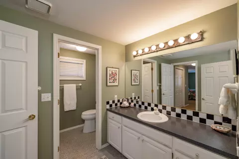 Bath - 40 E Falcon Ave, Spokane, WA 99218 photo 3 of 3