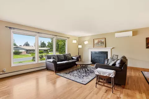 Living - 1922 E 36th Ave, Spokane, WA 99203 photo 3 of 8