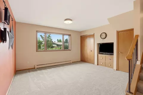 Living - 1922 E 36th Ave, Spokane, WA 99203 photo 5 of 8