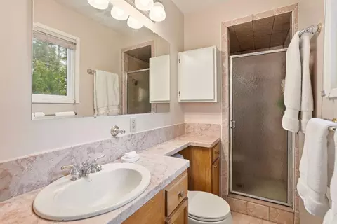 Bath - 1922 E 36th Ave, Spokane, WA 99203 photo 2 of 4