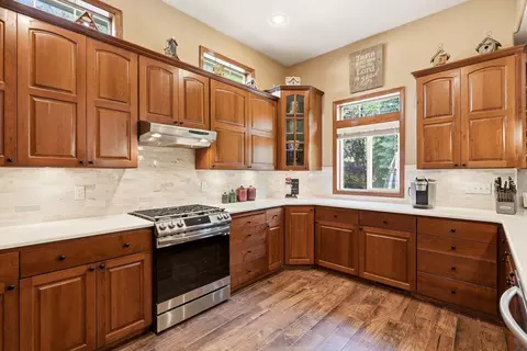 Kitchen - 1215 E Huron Dr, Spokane, WA 99208 photo 3 of 6