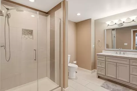 Bath - 1215 E Huron Dr, Spokane, WA 99208 photo 6 of 7