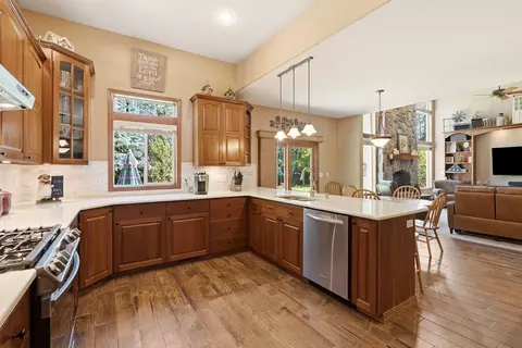 Kitchen - 1215 E Huron Dr, Spokane, WA 99208 photo 5 of 6