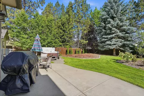 Exterior - 1215 E Huron Dr, Spokane, WA 99208 photo 7 of 8